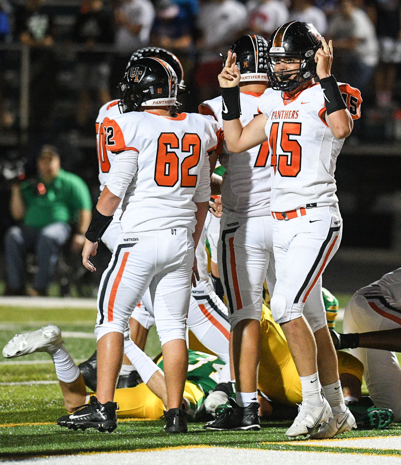 091021-qc-spt-ut-geneseo-fball-005
